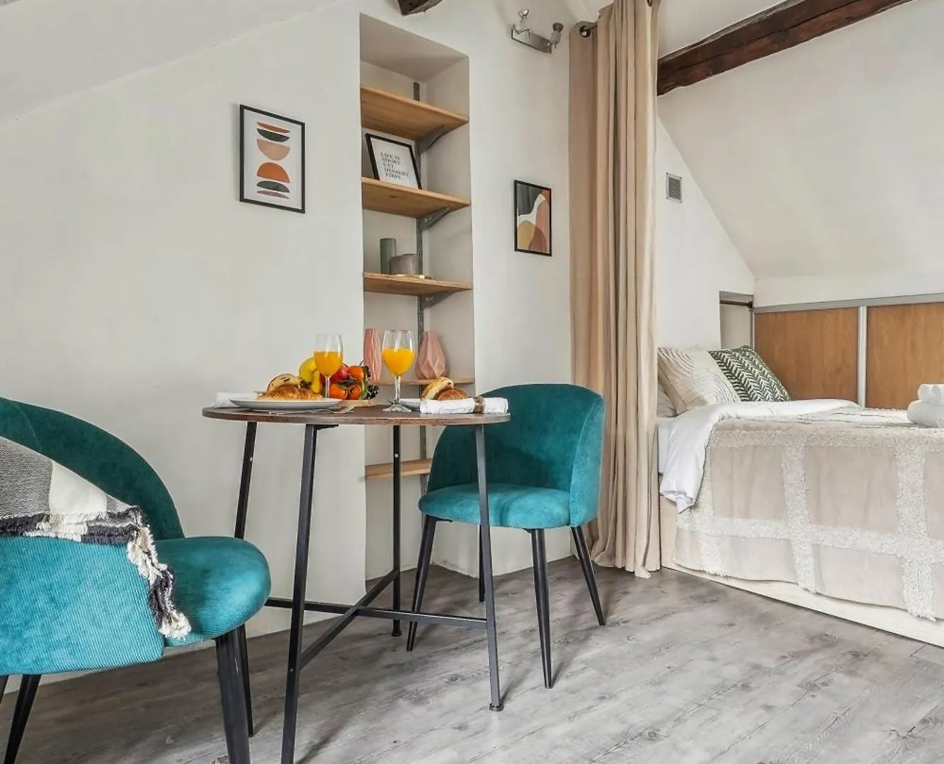Place Des Vosges & Le Marais - Cityapartmentstay Paris